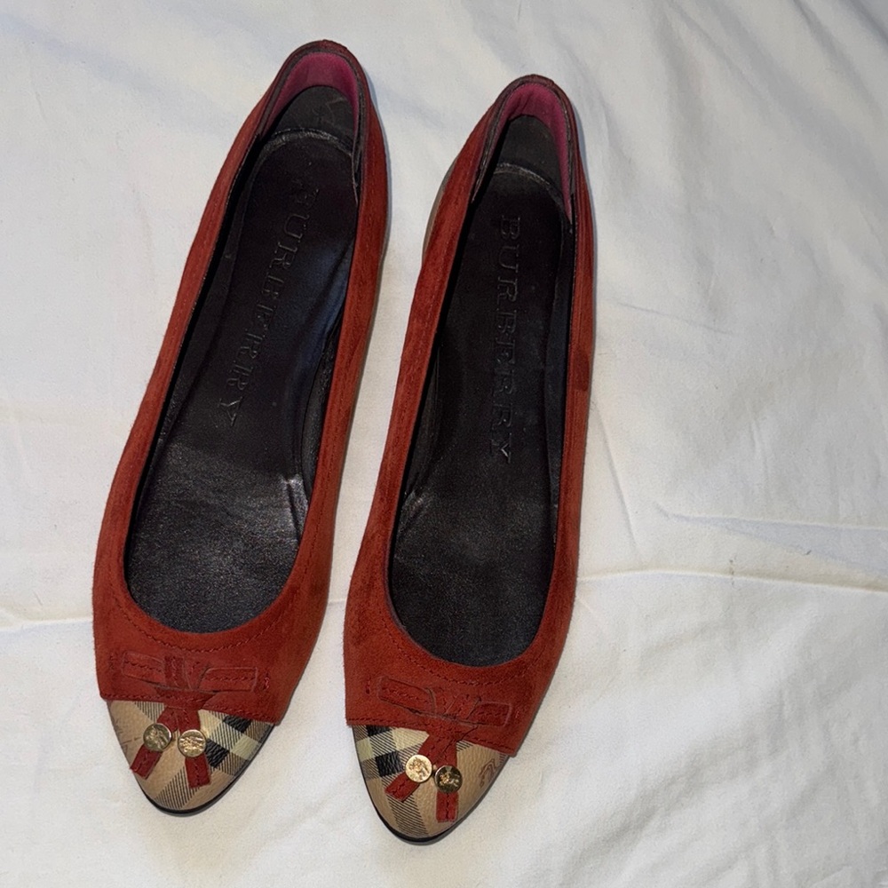 Burberry Red and Cream Flats Elegant Loafers